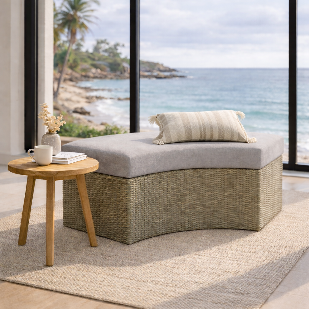 BEACH WITH CUSHION (AHO/028/008)