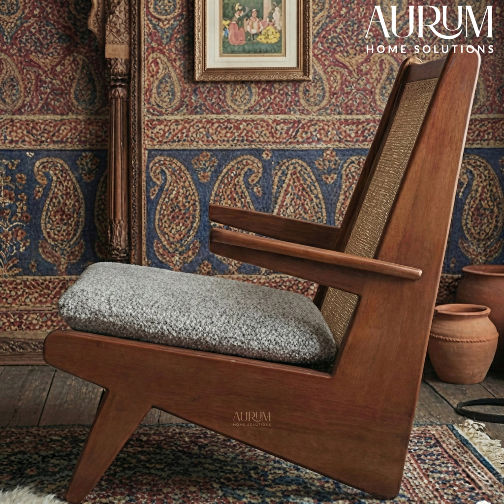Contemporary Rattan Kangaroo Lounge Chair