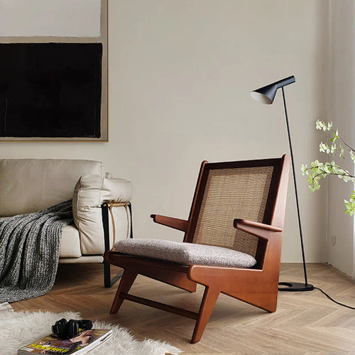 Contemporary Rattan Kangaroo Lounge Chair